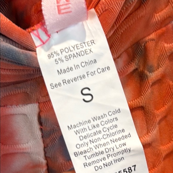 Red and Blue Tie-Dye Leggings with Abstract Design - Picture 7 of 7